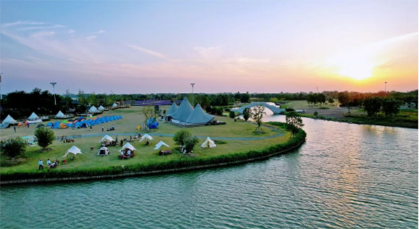 水韻江蘇·網紅打卡地 | 天幕、飛盤、摩托艇，野奢露營就在白馬湖“向日葵的故事”景區(qū)星空營地