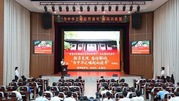 循大鸞足跡，展青春宏愿！