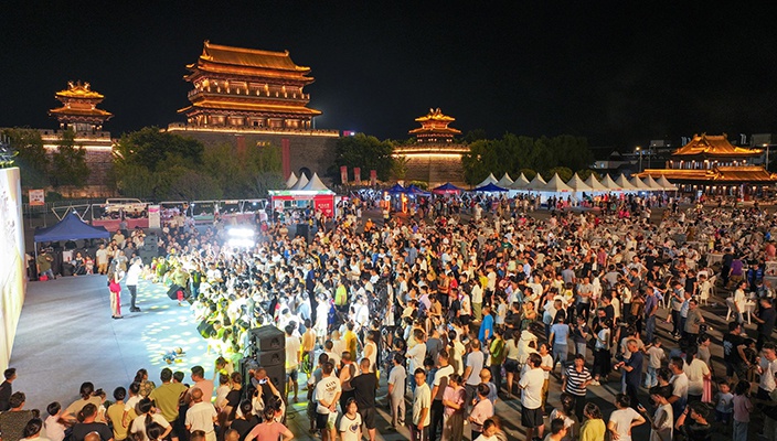 “夜經(jīng)濟”點燃煙火氣，市民樂享“文旅盛宴”